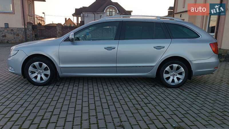 Універсал Skoda Superb 2011 в Сарнах