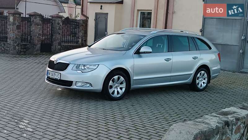 Універсал Skoda Superb 2011 в Сарнах