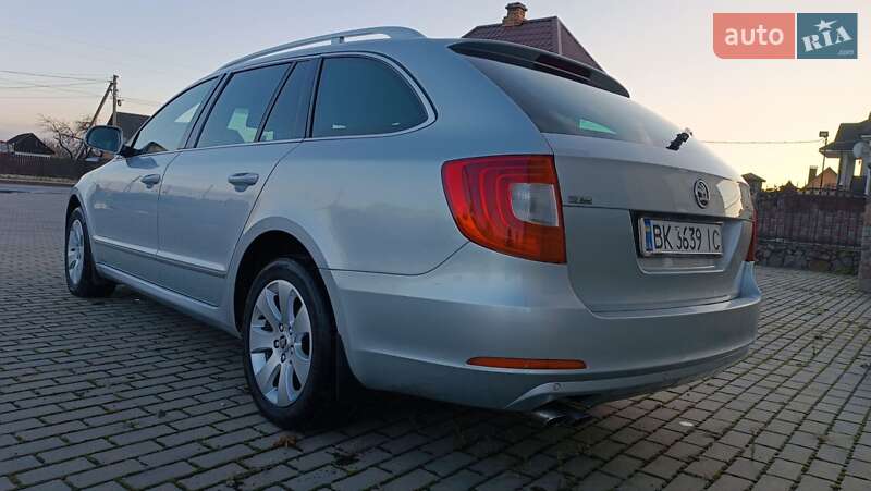 Універсал Skoda Superb 2011 в Сарнах