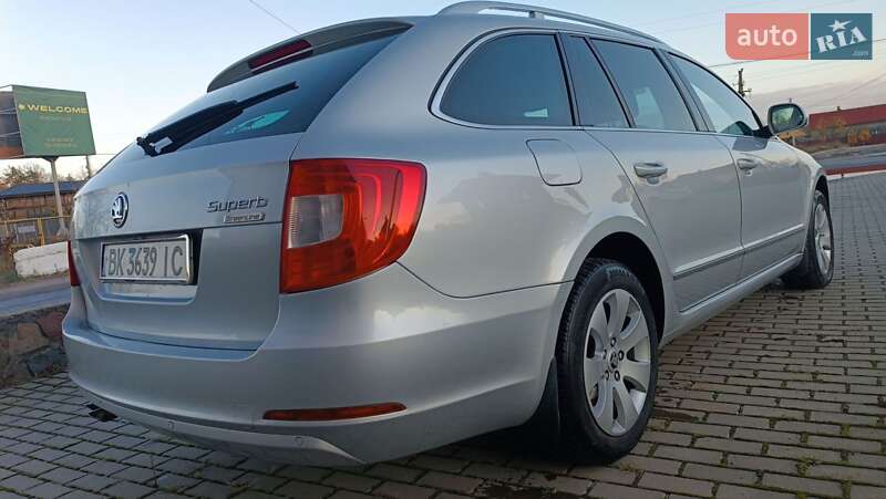 Універсал Skoda Superb 2011 в Сарнах