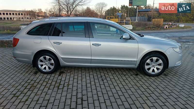 Універсал Skoda Superb 2011 в Сарнах