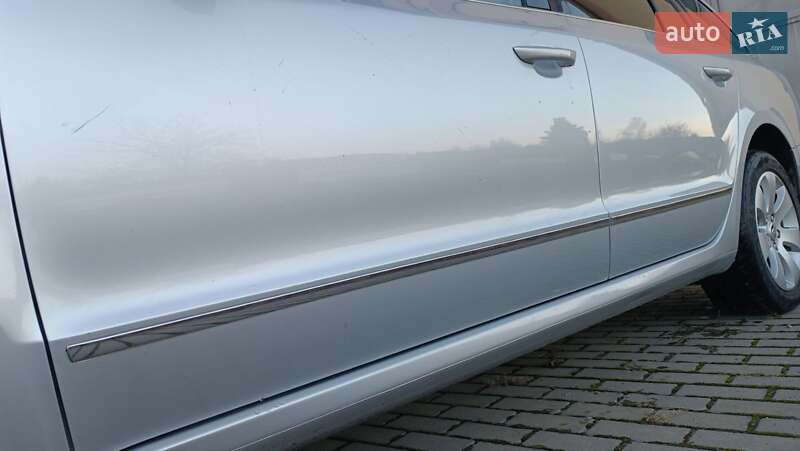 Універсал Skoda Superb 2011 в Сарнах