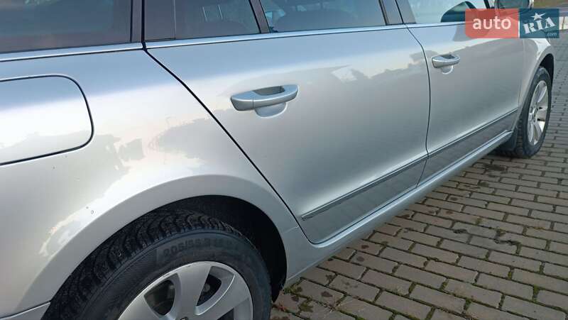 Універсал Skoda Superb 2011 в Сарнах