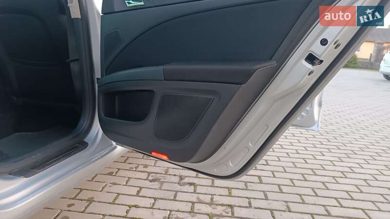 Універсал Skoda Superb 2011 в Сарнах