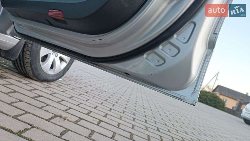 Універсал Skoda Superb 2011 в Сарнах