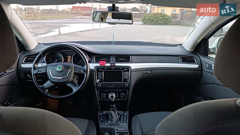 Універсал Skoda Superb 2011 в Сарнах
