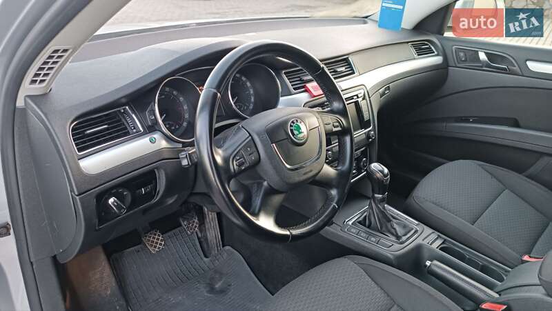 Універсал Skoda Superb 2011 в Сарнах