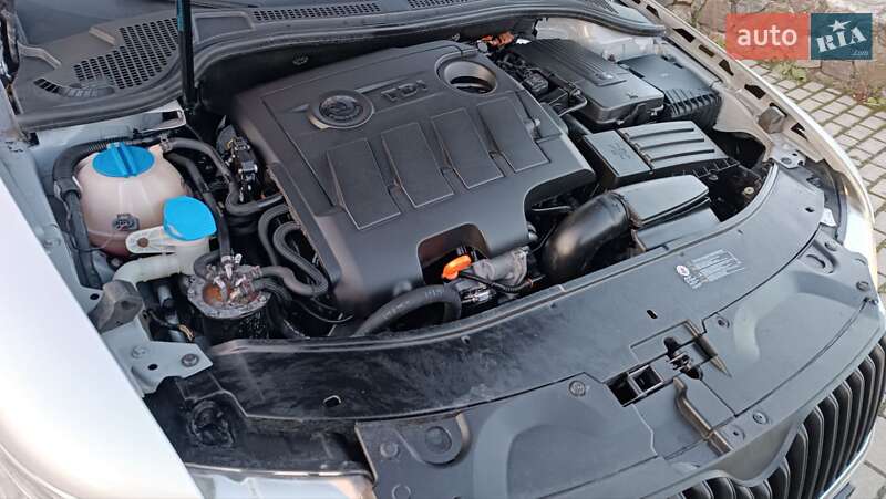 Універсал Skoda Superb 2011 в Сарнах
