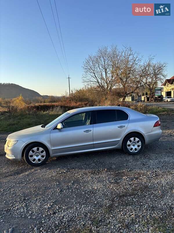 Лифтбек Skoda Superb 2012 в Иршаве фото Лифтбек Skoda Superb 2012 в Иршаве