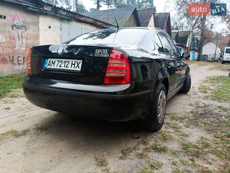 Лифтбек Skoda Superb 2004 в Житомире