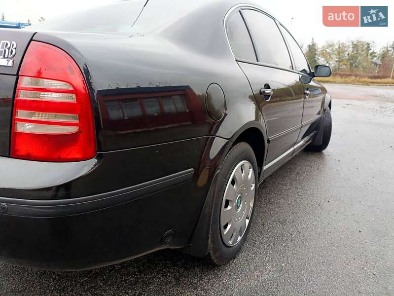 Лифтбек Skoda Superb 2004 в Житомире