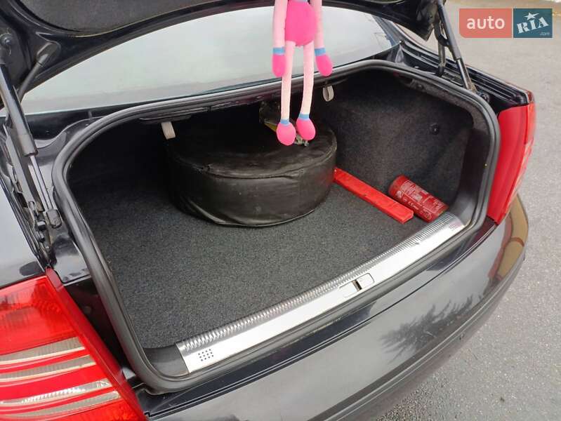 Лифтбек Skoda Superb 2004 в Житомире