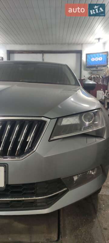 Лифтбек Skoda Superb 2015 в Кривом Роге