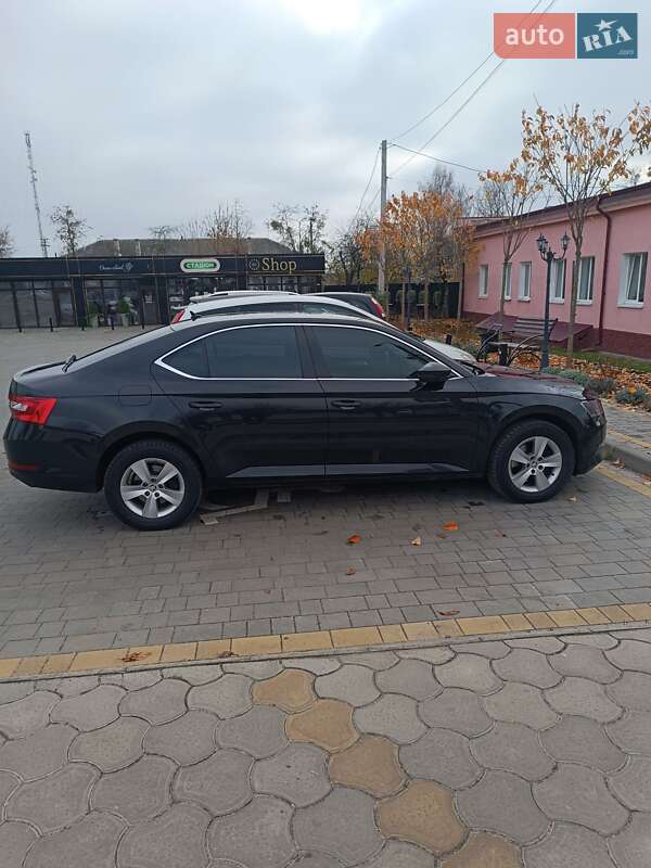 Лифтбек Skoda Superb 2015 в Ровно фото Лифтбек Skoda Superb 2015 в Ровно