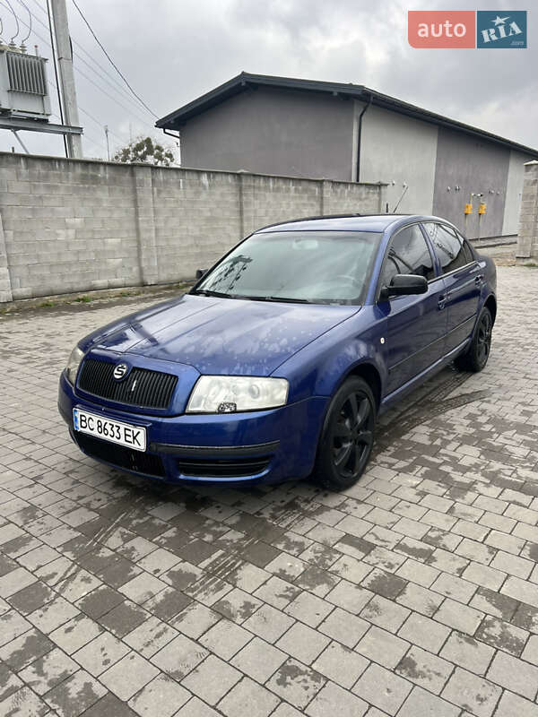 Лифтбек Skoda Superb 2003 в Львове