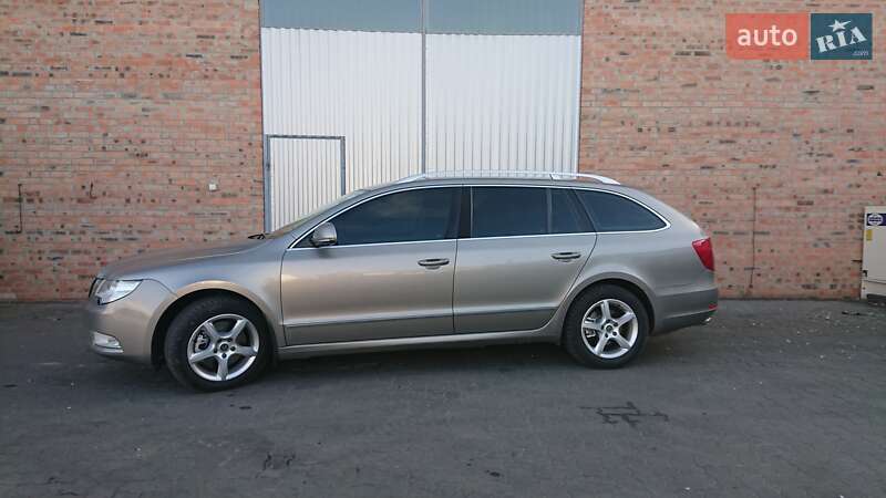 Универсал Skoda Superb 2011 в Сарнах