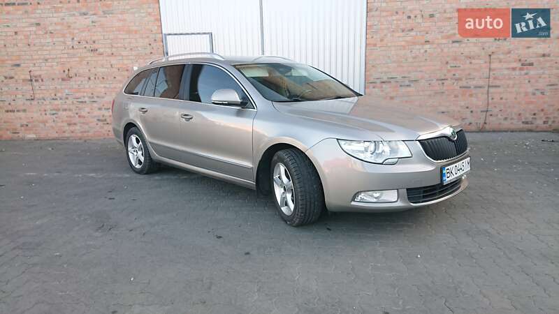 Универсал Skoda Superb 2011 в Сарнах