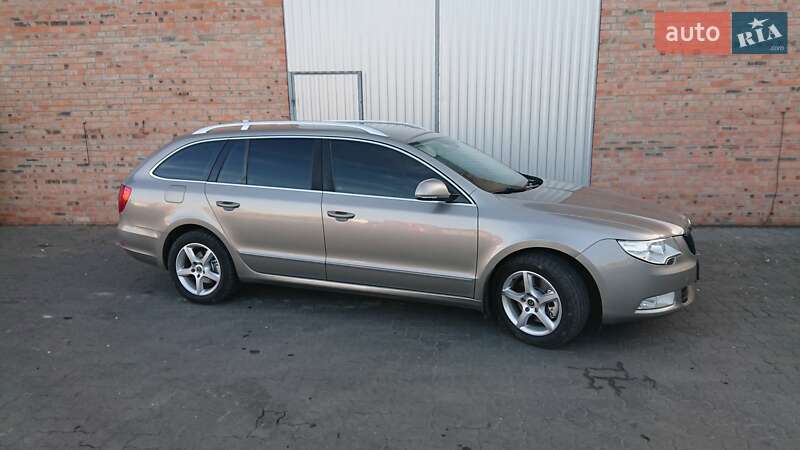 Универсал Skoda Superb 2011 в Сарнах