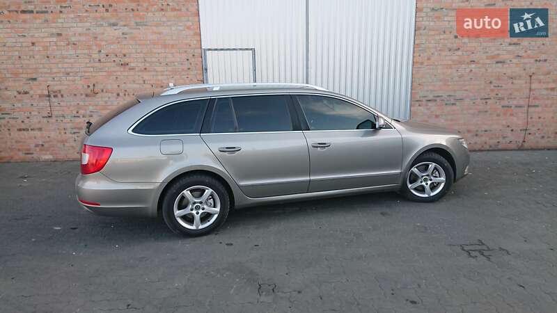 Универсал Skoda Superb 2011 в Сарнах