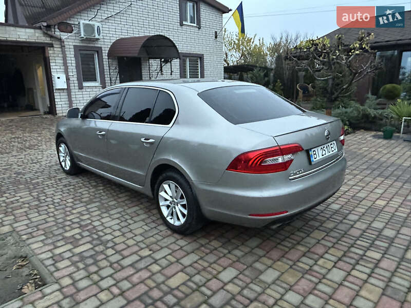 Лифтбек Skoda Superb 2013 в Хороле