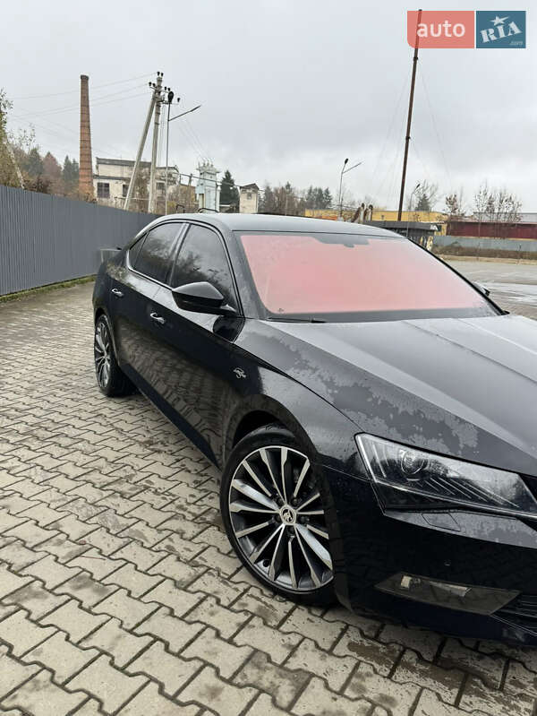 Лифтбек Skoda Superb 2016 в Мукачево