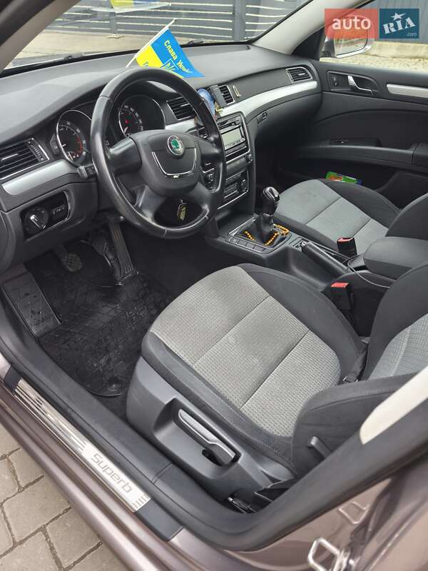 Лифтбек Skoda Superb 2012 в Львове