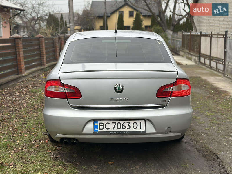 Лифтбек Skoda Superb 2008 в Жовкве
