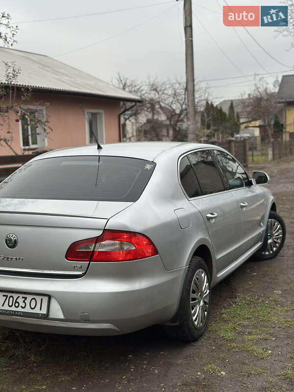 Лифтбек Skoda Superb 2008 в Жовкве
