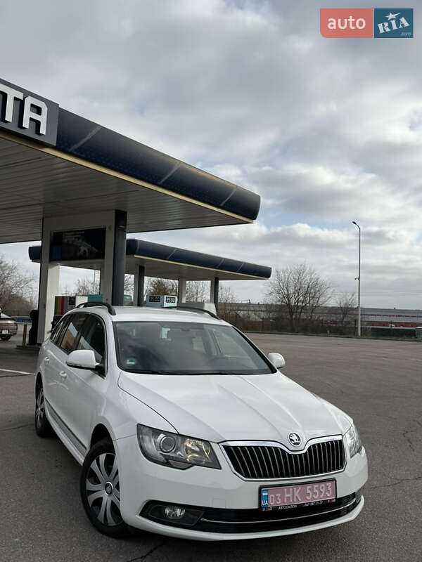 Універсал Skoda Superb 2014 в Дніпрі