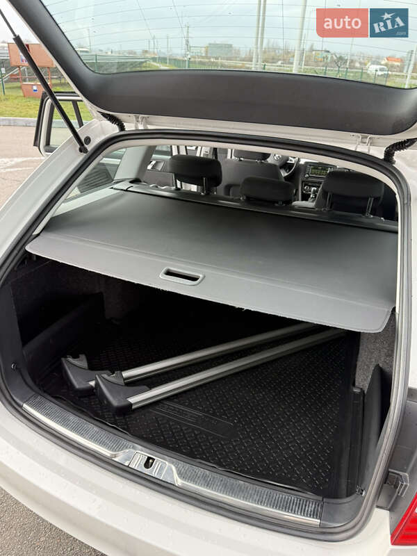 Універсал Skoda Superb 2014 в Дніпрі