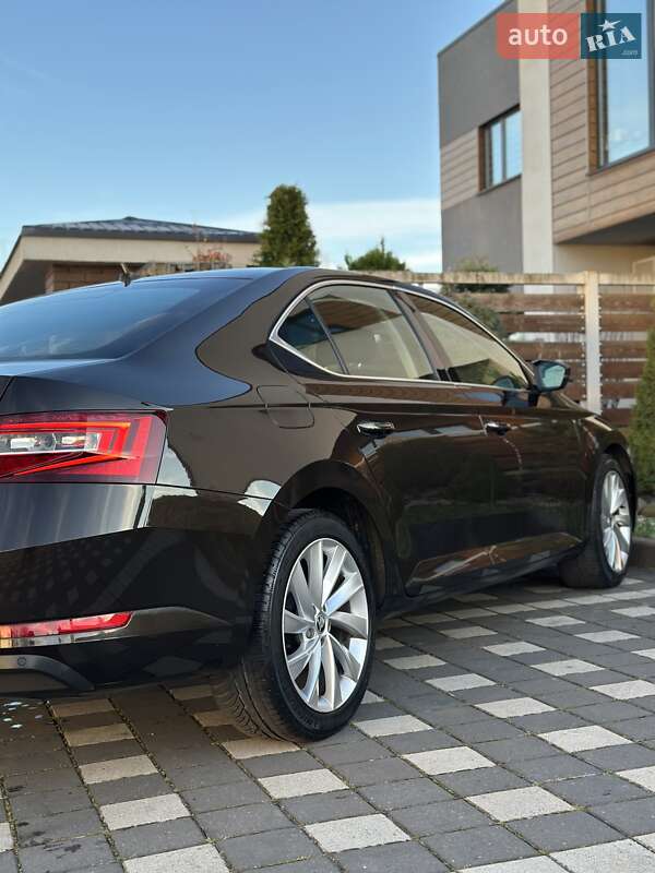 Ліфтбек Skoda Superb 2018 в Стрию