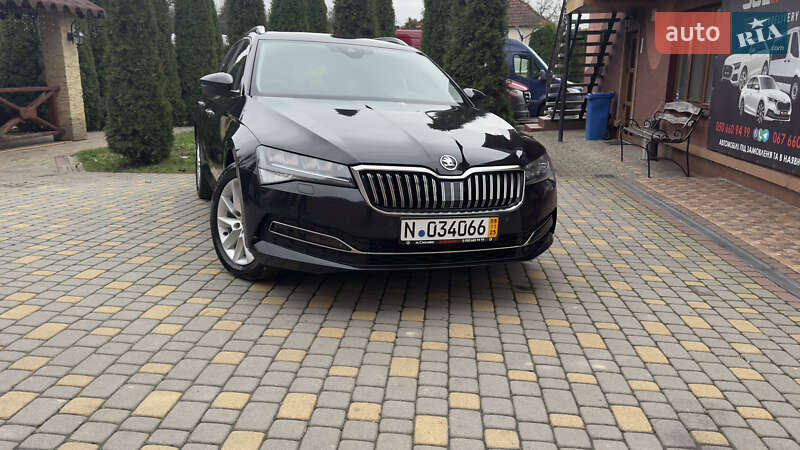 Универсал Skoda Superb 2022 в Сваляве