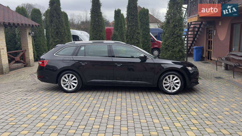 Универсал Skoda Superb 2022 в Сваляве