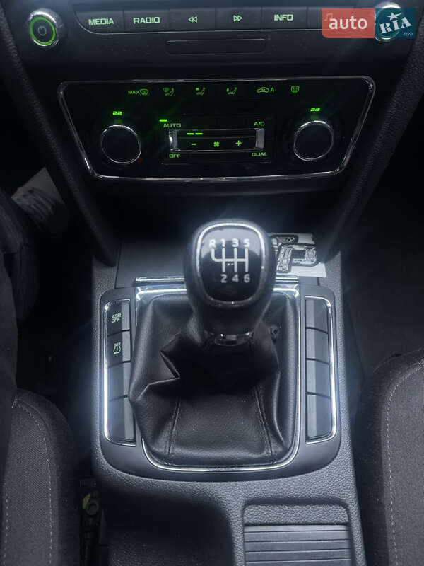 Лифтбек Skoda Superb 2014 в Львове