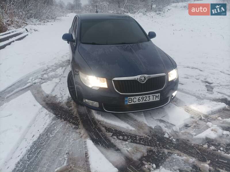 Лифтбек Skoda Superb 2009 в Львове