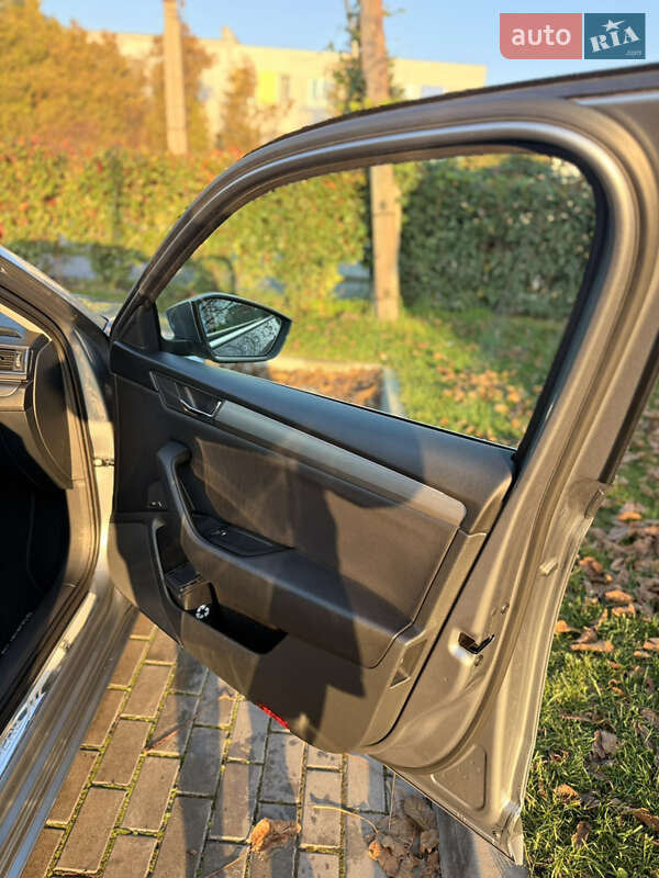 Ліфтбек Skoda Superb 2015 в Дрогобичі