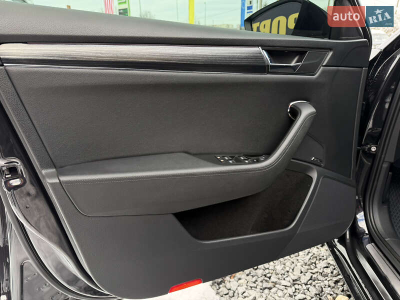 Ліфтбек Skoda Superb 2019 в Стрию