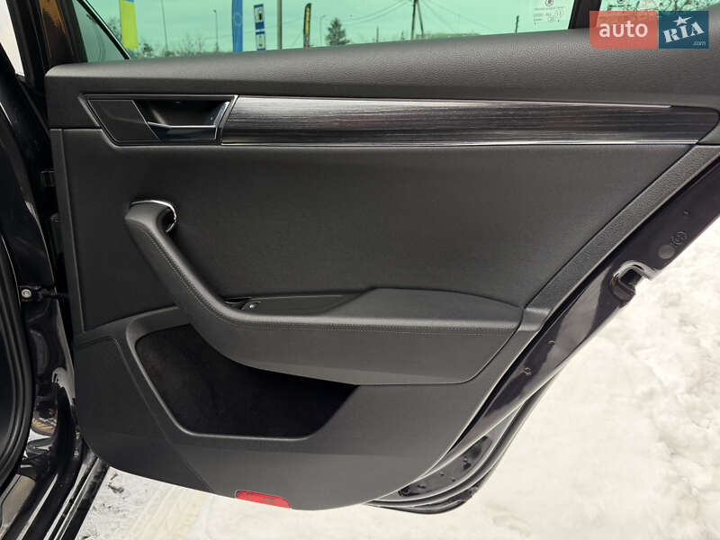 Ліфтбек Skoda Superb 2019 в Стрию