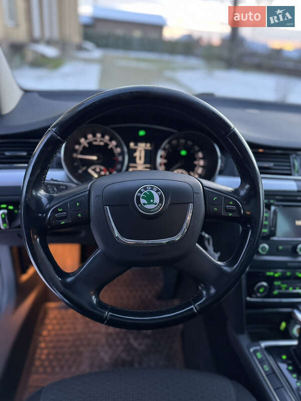 Универсал Skoda Superb 2011 в Почаеве