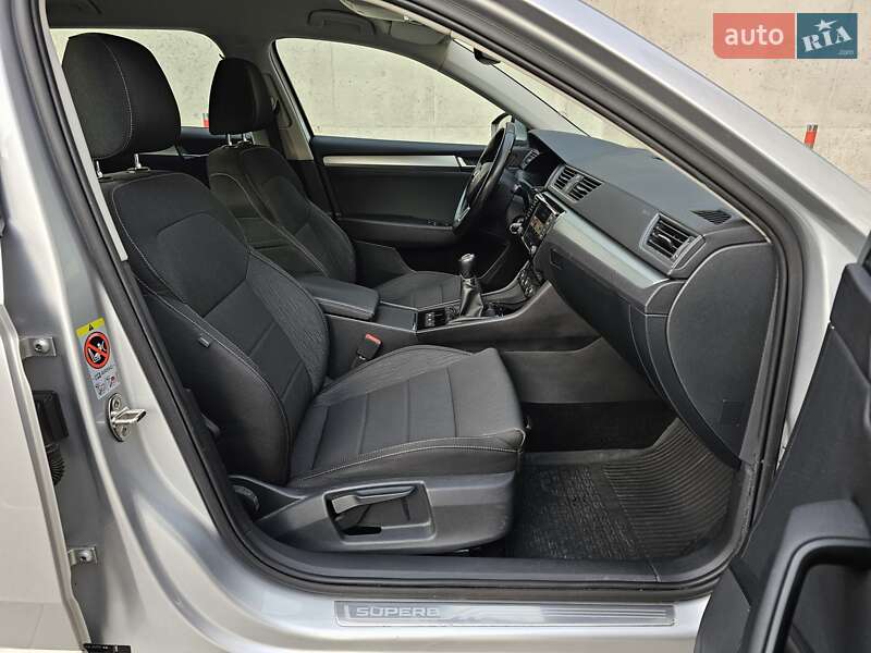 Універсал Skoda Superb 2016 в Києві фото 56 Універсал Skoda Superb 2016 в Києві