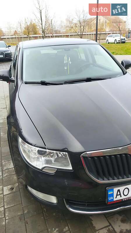 Ліфтбек Skoda Superb 2012 в Виноградові
