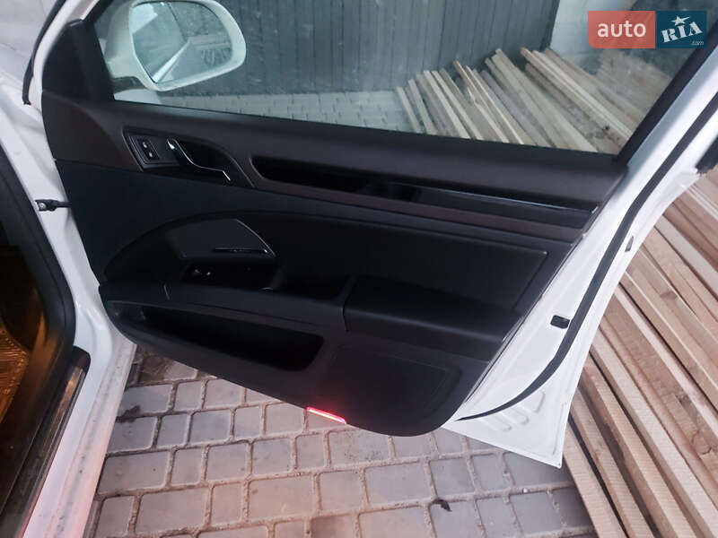 Универсал Skoda Superb 2012 в Звягеле фото 14 Универсал Skoda Superb 2012 в Звягеле