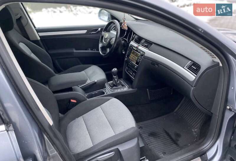 Універсал Skoda Superb 2013 в Ярмолинцях