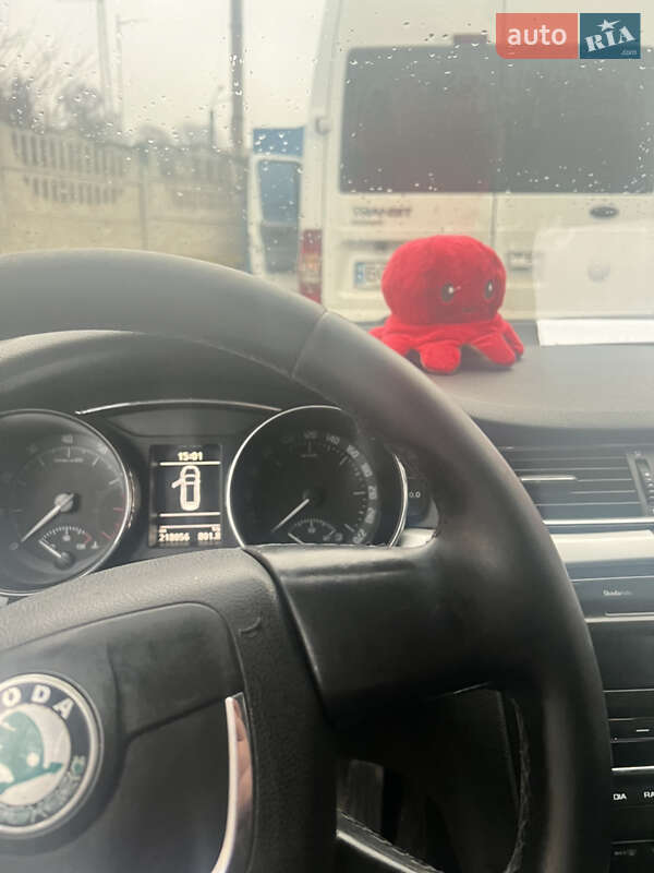 Универсал Skoda Superb 2010 в Тернополе