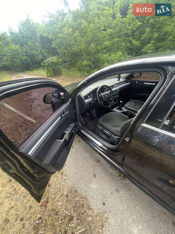 Лифтбек Skoda Superb 2013 в Мироновке