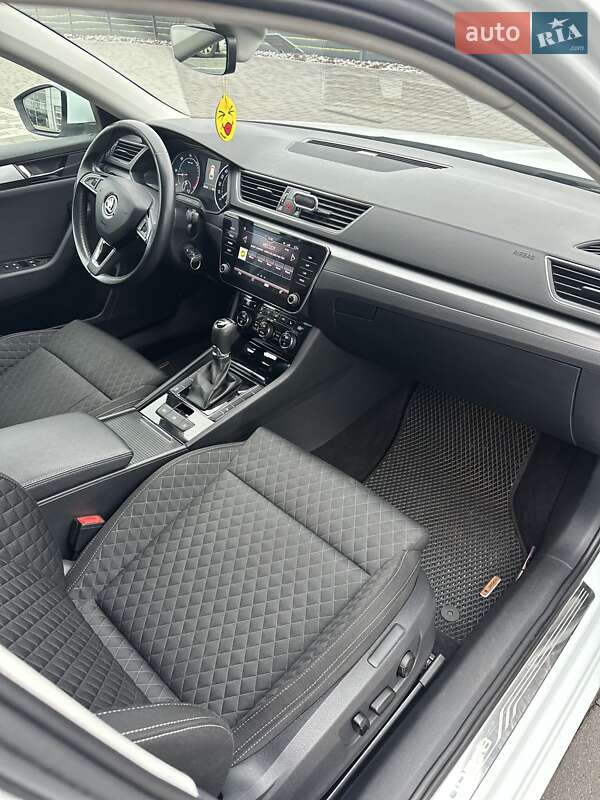 Універсал Skoda Superb 2017 в Мукачевому