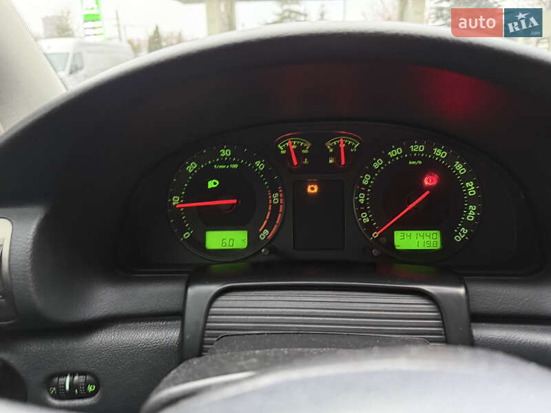 Ліфтбек Skoda Superb 2002 в Львові