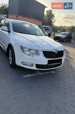 Лифтбек Skoda Superb 2012 в Петропавловской Борщаговке