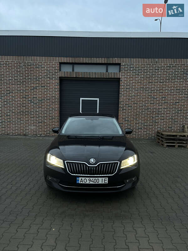 Лифтбек Skoda Superb 2015 в Ужгороде