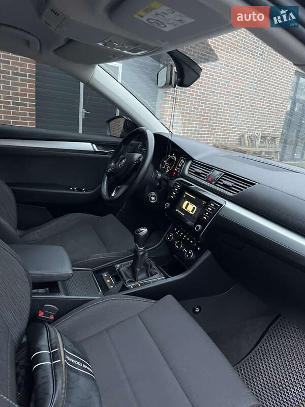 Лифтбек Skoda Superb 2015 в Ужгороде